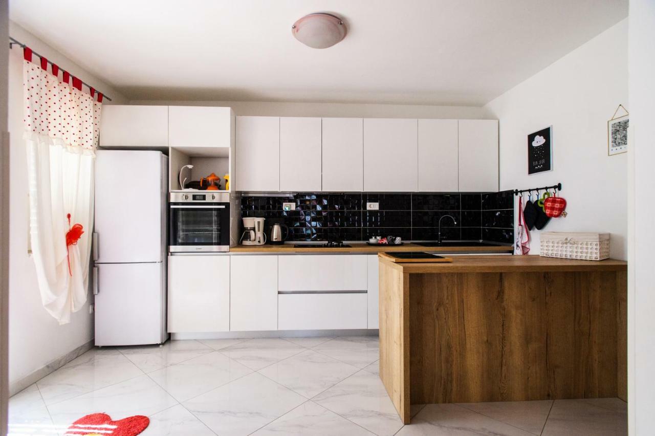 Great View Apartment Sutivan Esterno foto